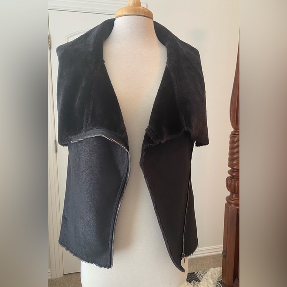 Cupcakes and Cashmere Faux fur and suede vest - Picture 6 of 9